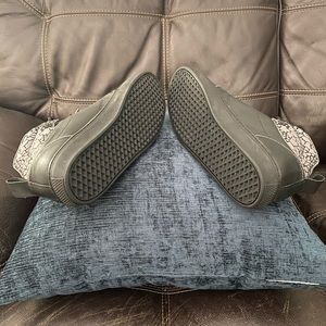 Vans men’s mid-top